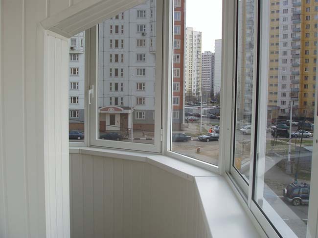 Закругленное радиусное остекление полукруглого балкона и лоджии Можайск