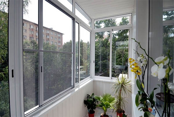 Недорогое остекление балконов и лоджий алюминиевым профилем от производителя окон Можайск